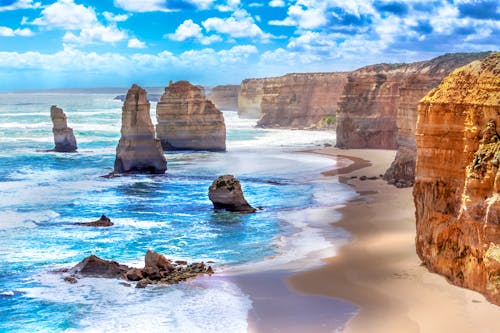 Markante Kalksäulen der Great Ocean Road &ndash; &copy; thakala - AdobeStock