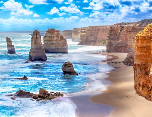 Markante Kalksäulen der Great Ocean Road – © thakala - AdobeStock