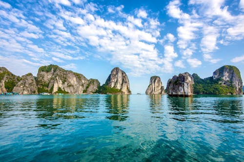 Halong-Bucht in Vietnam &ndash; &copy; 2015 © RM Nunes Photography - AdobeStock