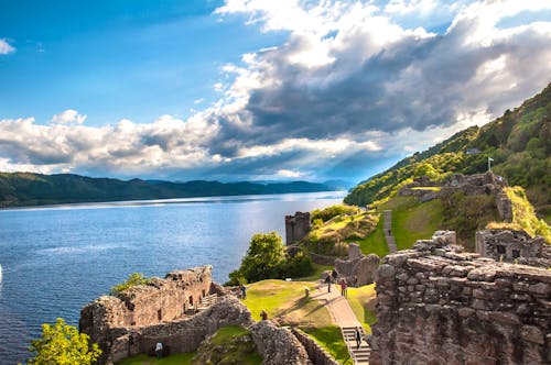 Loch Ness in Schottland &ndash; &copy; pete0711 - Fotolia