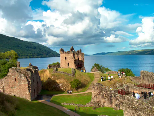Urquhart Castle am Loch Ness &ndash; &copy; Andrea Moro - Fotolia