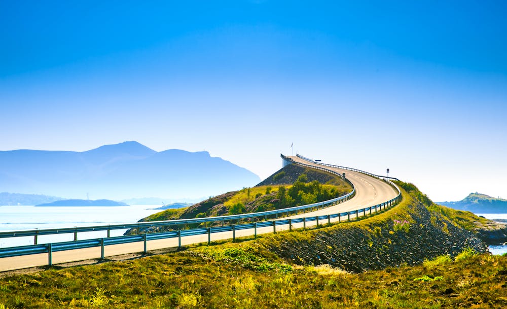 Storseisundet Brücke Norwegen &ndash; &copy; Aleh Mikalaichyk - Stock Adobe