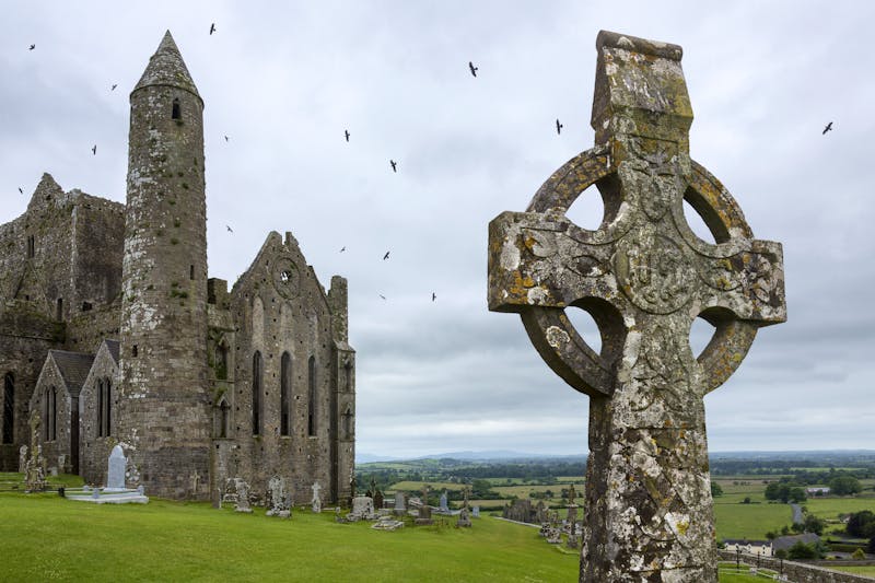 Rock of Cashel in Irland - ©STEVE ALLEN - Adobe Stock