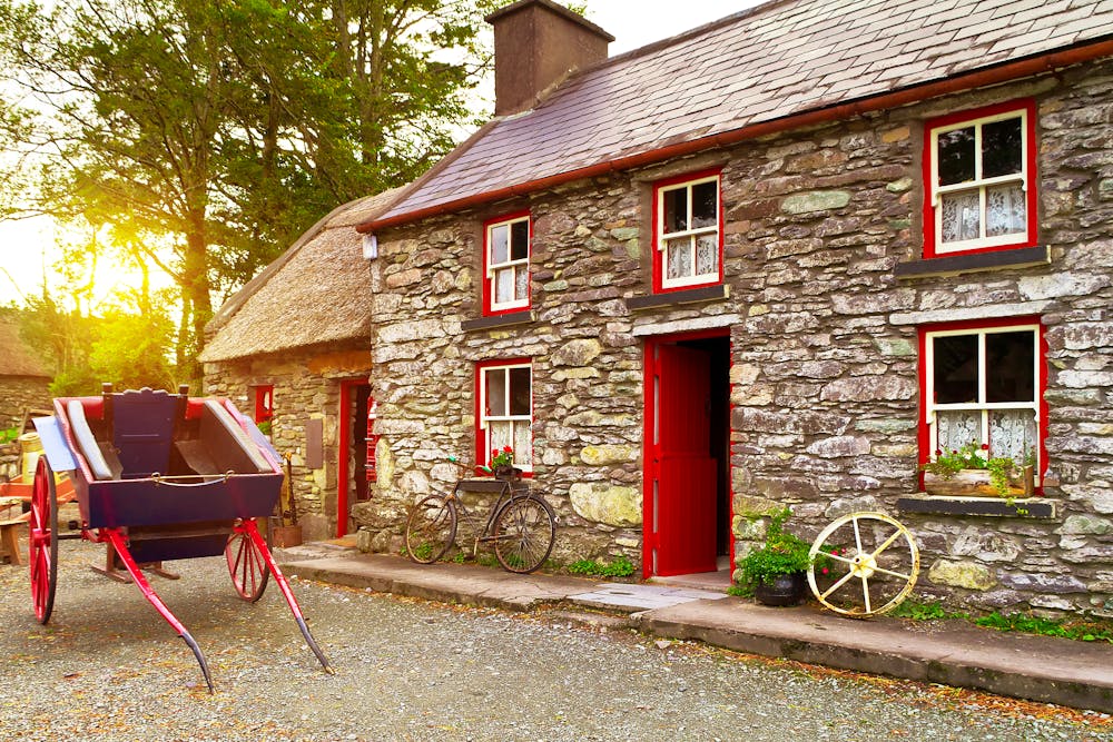 Typisches Cottage in Irland &ndash; &copy; Patryk Kosmider - Fotolia