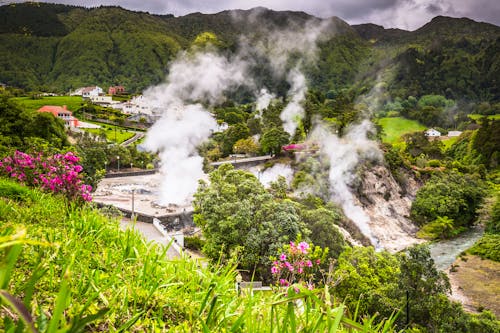 Heiße Quellen auf der Azoren-Insel Sao Miguel &ndash; &copy; Lukasz Janyst - Adobe Stock