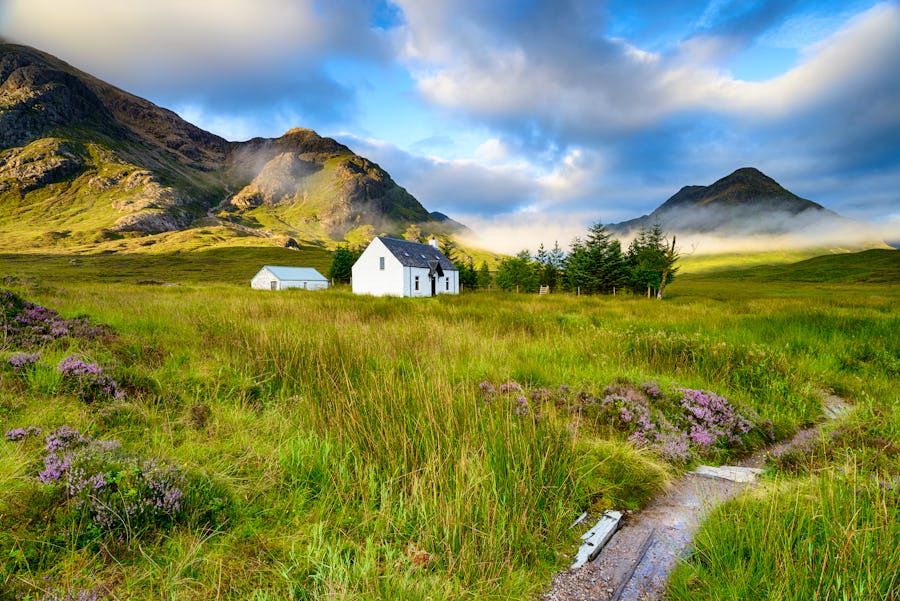 Schottische Landschaft Glen Coe – © Helen Hotson - Adobe Stock