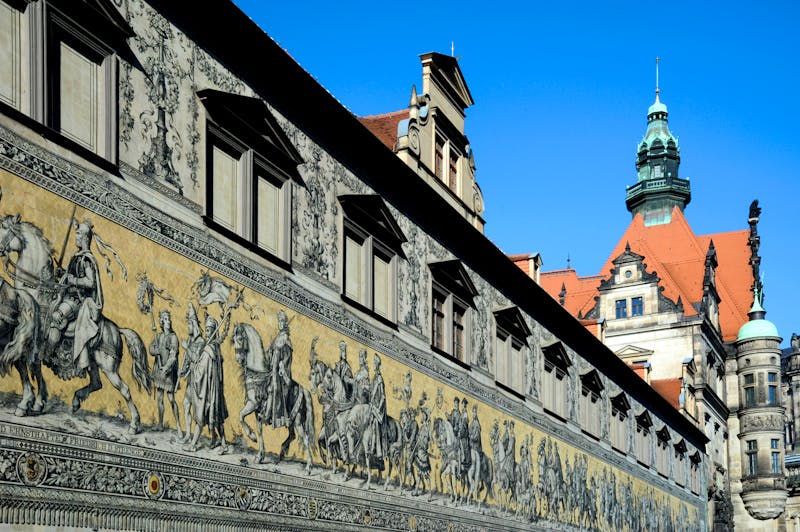 Dresden - Schloss mit Fürstenzug - ©steschum - Adobe Stock