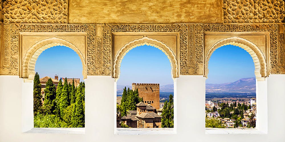 Blick aus den Fenstern der Alhambra auf Granada &ndash; &copy; mrks_v - AdobeStock