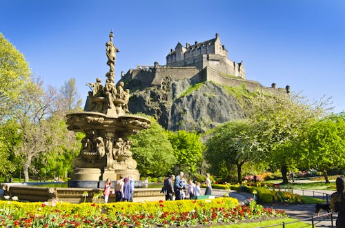 Edinburgh Castle &ndash; &copy; Brendan Howard - Adobe Stock
