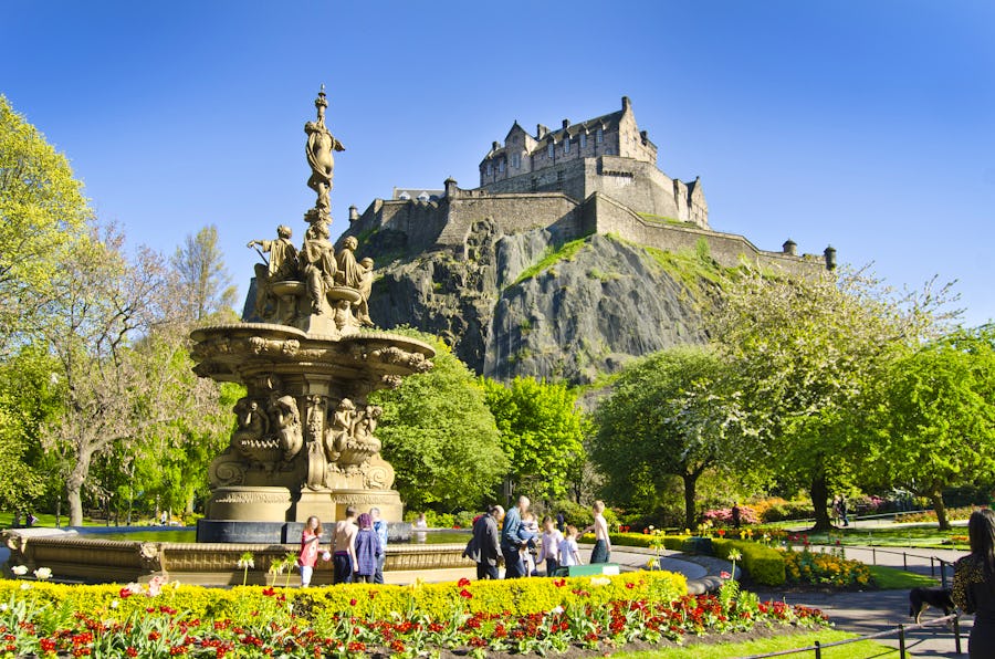 Edinburgh Castle – © Brendan Howard - Adobe Stock