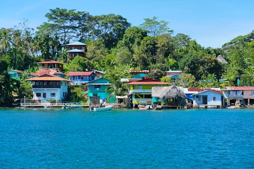 Karibik-Dorf in Panama &ndash; &copy; seaphotoart - Fotolia
