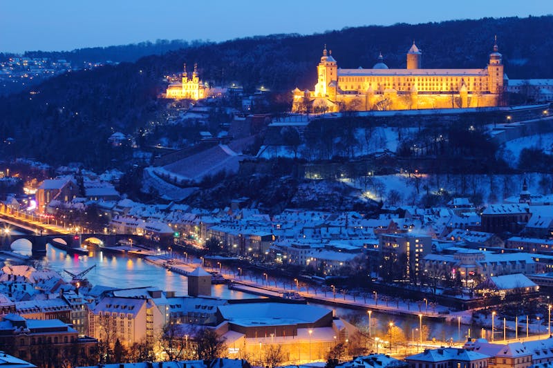Würzburg am Abend – Blick auf das Schloss - ©vom(Volker Muether) - Fotolia