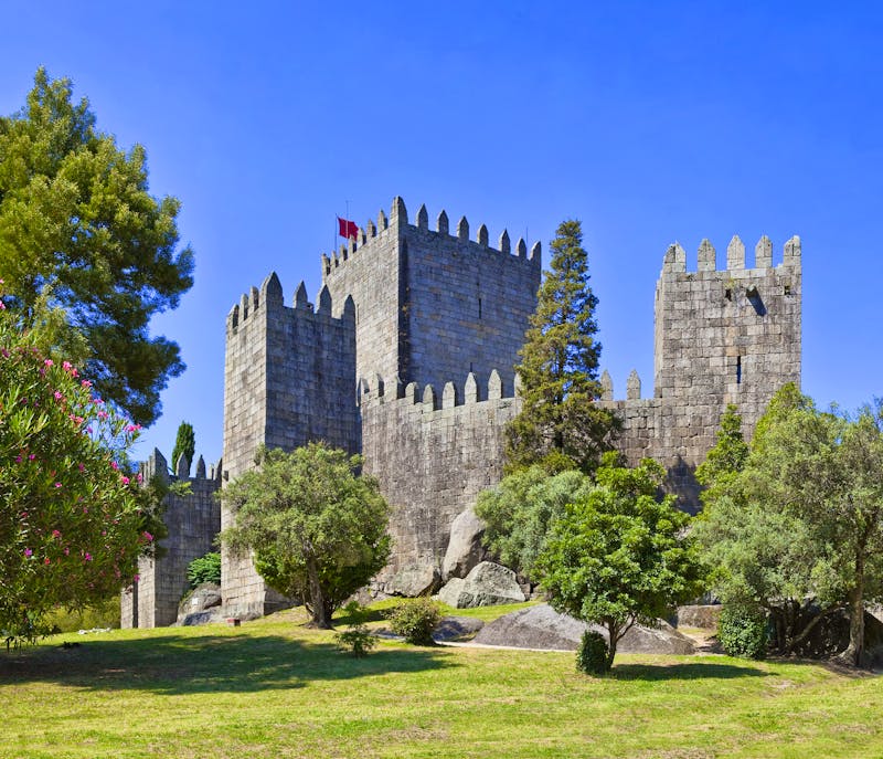 Burg von Guimaraes - Portugal - ©StockPhotosArt.com - Adobe Stock