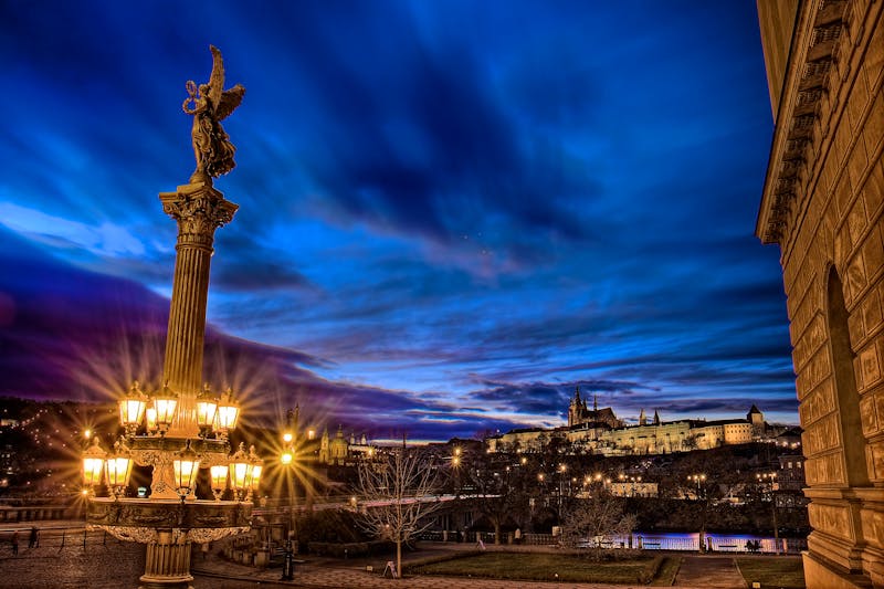 Prager Burg am Abend - ©Pavel Dvorak - AdobeStock