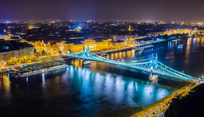 Budapest bei Nacht - ©dudlajzov - Fotolia