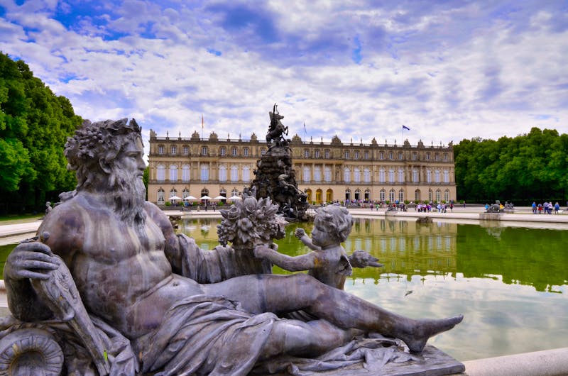 Skulptur am Schloss Herrenchiemsee - ©Clearlens