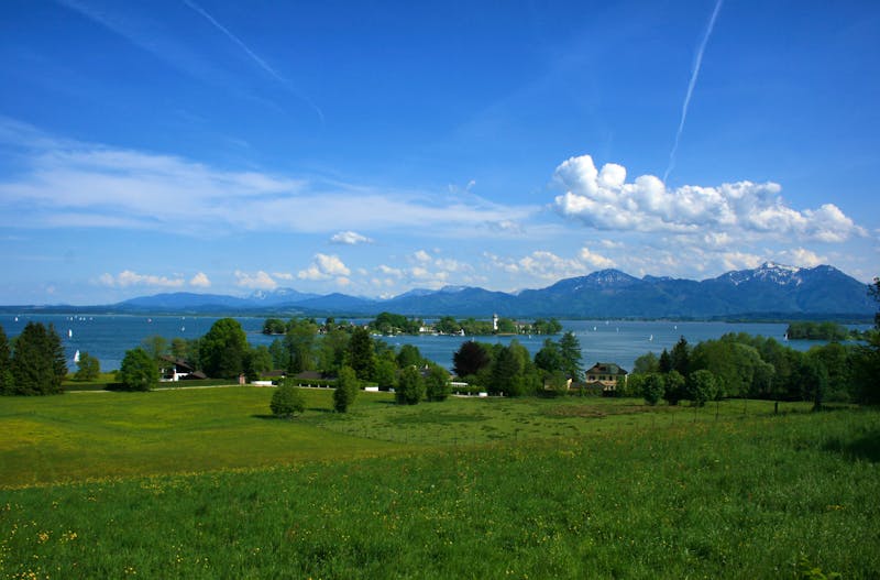 Blick auf den Chiemsee und die Fraueninsel - ©Bianka Bs (Bianka Hagge) - Fotolia