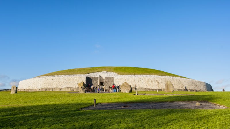 Hügelgrab Newgrange - ©Aitor Muñoz Muñoz - Adobe Stock