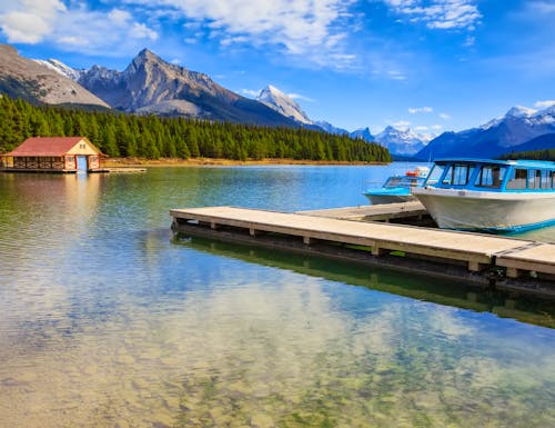 Maligne Lake im Jasper Nationalpark – © alexen_zhukov@ukr.net - Adobe Stock