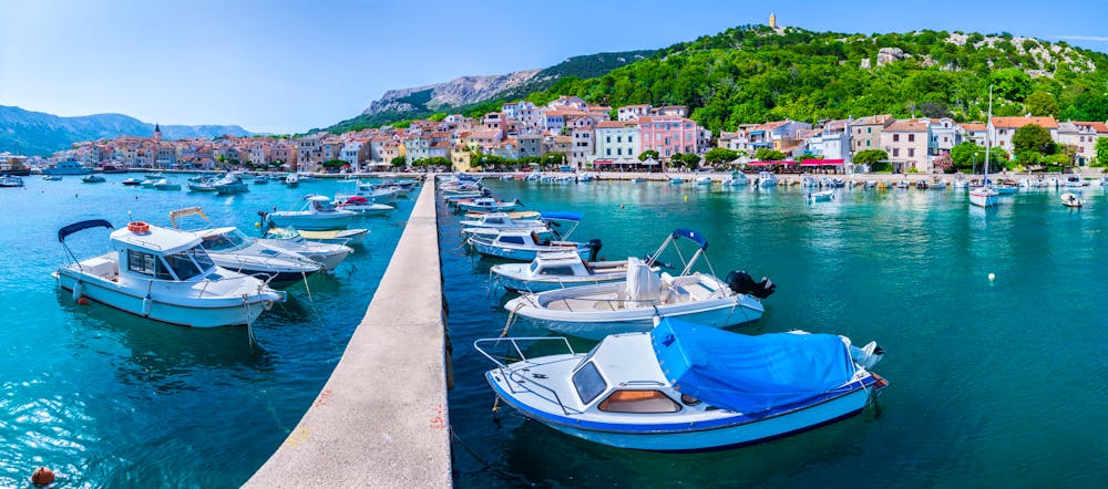 Hafen von Baska auf der Insel Krk &ndash; &copy; VLADYSLAV SODEL - Adobe Stock