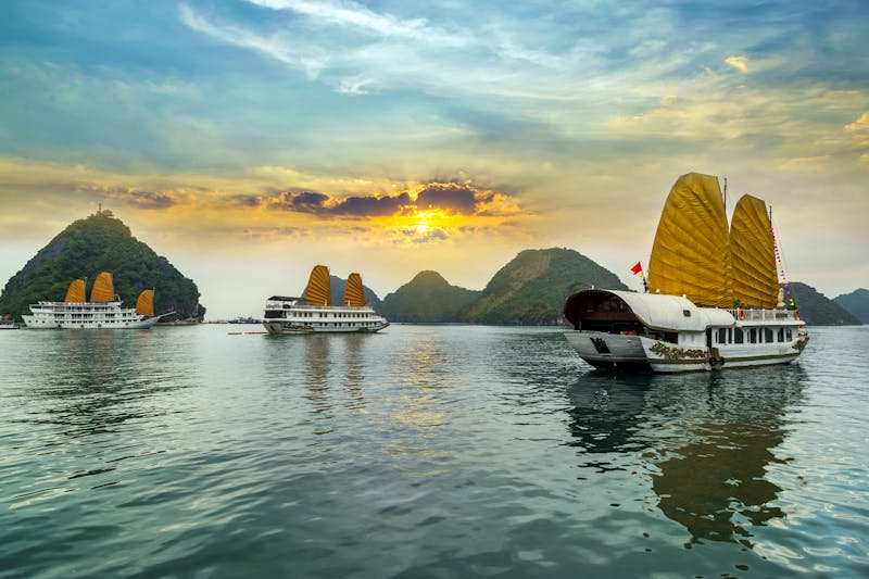 Boote in der Halong-Bucht - ©Vladyslav Danilin - Fotolia