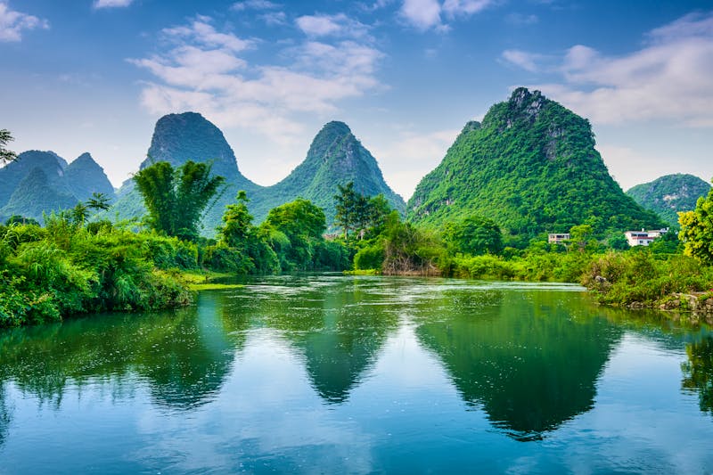 Guilin - Karst-Berge und Landschaft am Li-Fliss - ©Sean Pavone 2015 - AdobeStock