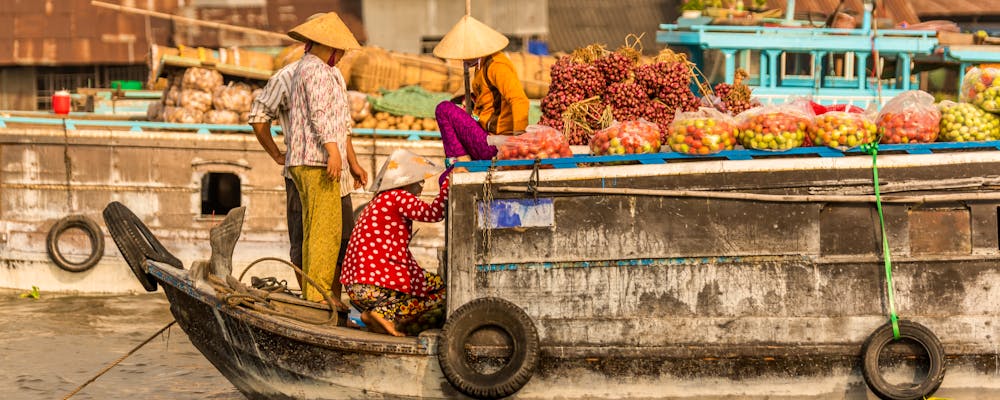 Schwimmender Markt im Mekong Delta – © Simon Dannhauer - AdobeStock