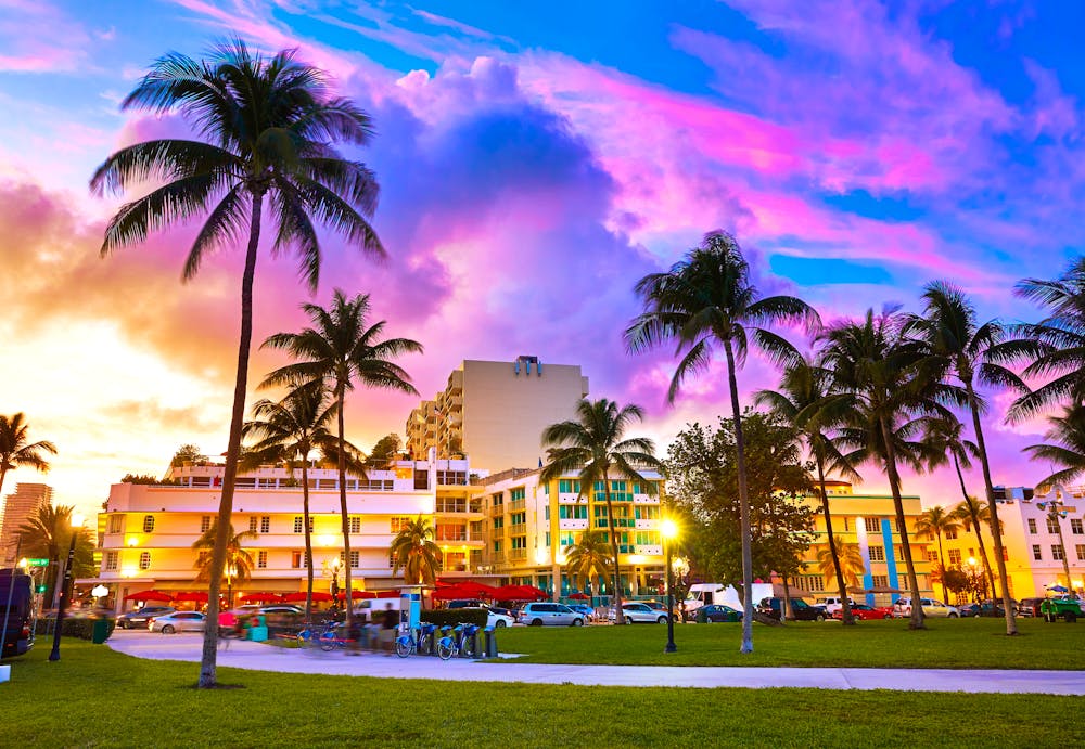 Ocean Drive - Miami Beach &ndash; &copy; TONO BALAGUER - Adobe Stock