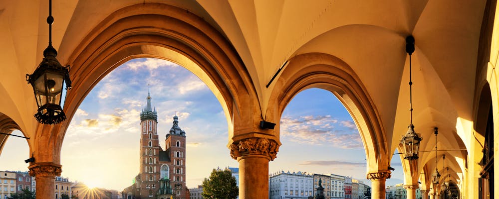 Marktplatz in Krakau bei Sonnenaufgang – © TTstudio - Adobe Stock