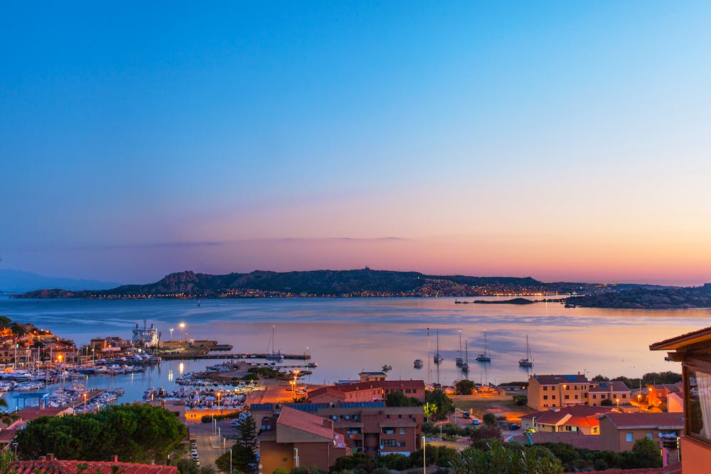 Sardinien – Hafen von Palau bei Sonnenuntergang &ndash; &copy; Janis Smits – AdobeStock