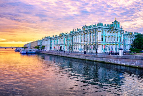 Winterpalast in St. Petersburg, Rußland &ndash; &copy; Boris Stroujko - Adobe Stock