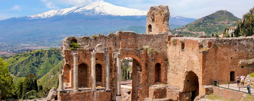 Sizilien, Taormina – Griechisches Theater mit Ätna – © MyWorld - Fotolia