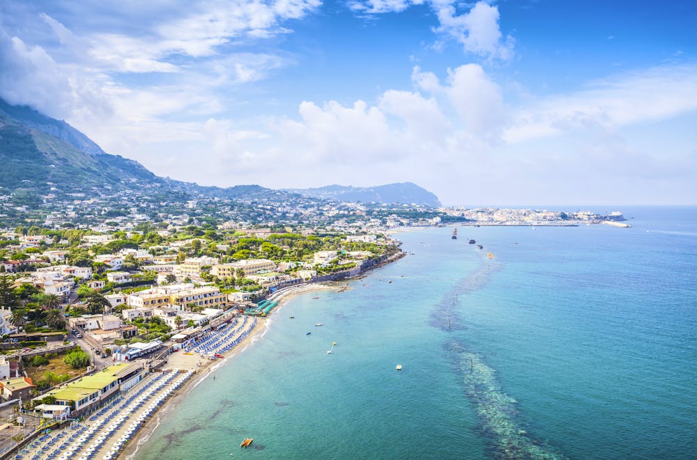 Ischia – Küstenlandschaft mit dem Strand von Forio &ndash; &copy; Eugene Sergeev – AdobeStock