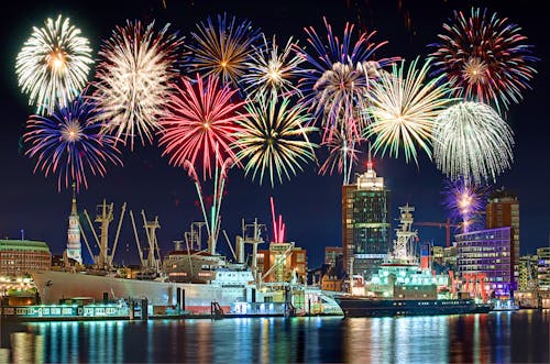 Feuerwerk in Hamburg &ndash; &copy; motorradcbr - Fotolia