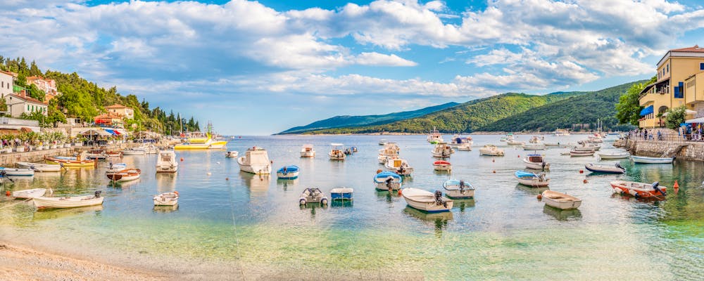 Hafen in Rabac, Istrien, Kroation – © schulzfoto - Adobe Stock