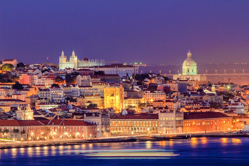 Lissabon bei Nacht - ©moedas1 - Adobe Stock