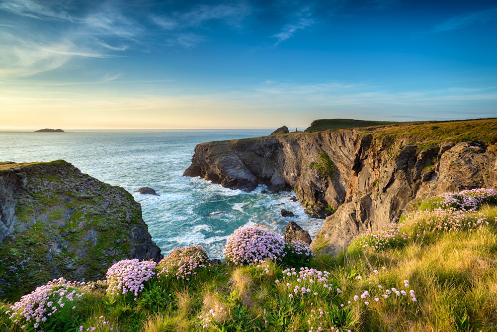 Küste Cornwall, England &ndash; &copy; Helen Hotson - Adobe Stock