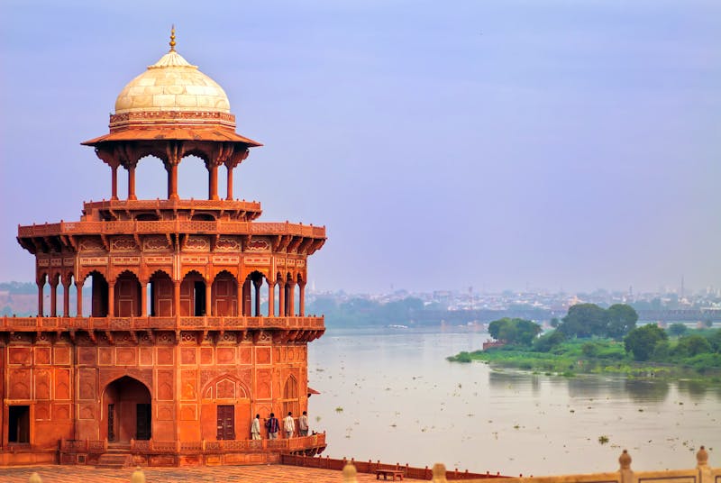 Roter Turm des Taj Mahal in Agra - ©Boris Stroujko - Fotolia