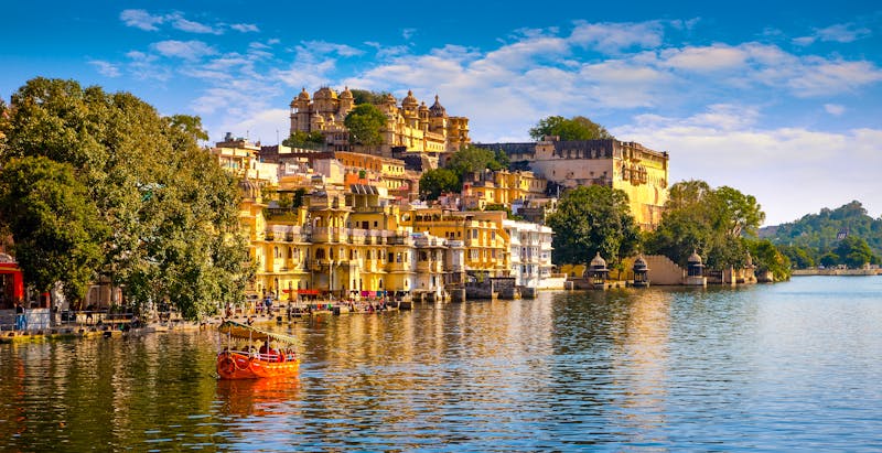 Stadtpalast in Udaipur am Pichola See - ©photoff - Fotolia