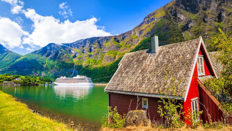 Kreuzfahrtschiff in einem Fjord bei Flam - ©samott - Fotolia