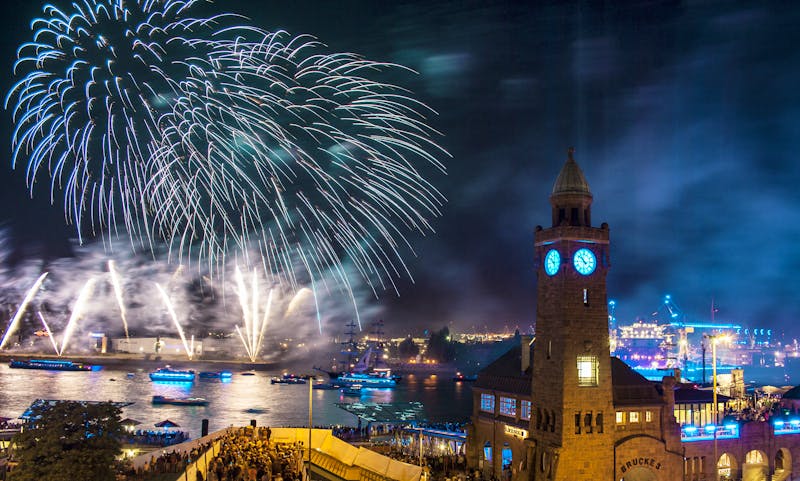 Silvester an den Landungsbrücken in Hamburg - ©IwiPictures - Fotolia