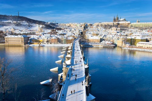 Prag – Charlesbridge und Schloss von oben &ndash; &copy; kaprikfoto - Fotolia