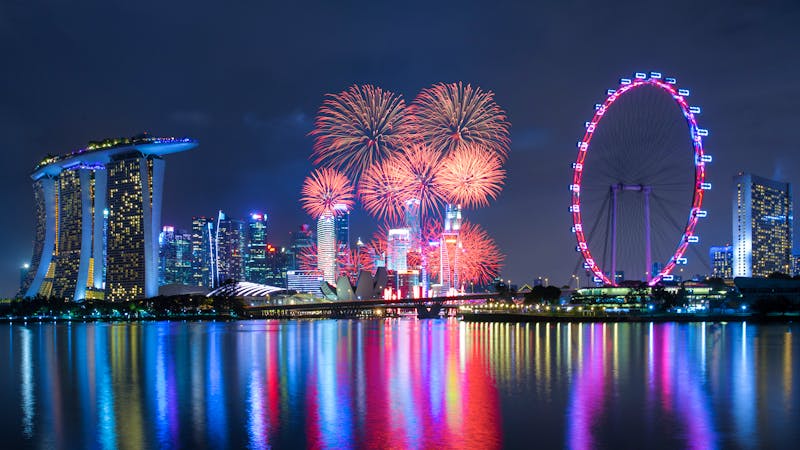 Singapur – Marina Bay bei Nacht mit Feuerwerk - ©Richie Chan - Fotolia
