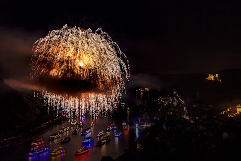 Oberwesel am Mittelrhein – Feuerwerk Rhein in Flammen - &copy;katjaverhoeven - Fotolia
