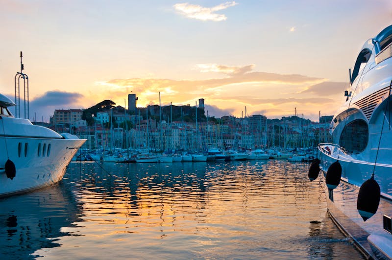 Altstadt von Cannes am Abend - ©efesenko - Fotolia