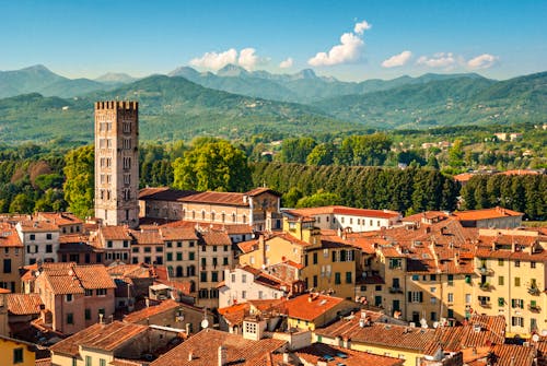 Toskana – Lucca Panorama mit Kathedrale &ndash; &copy; Marco Saracco - Fotolia