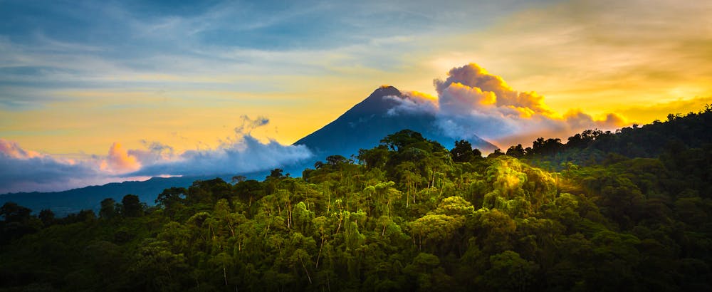 Arenal Vulkan in Costa Rica &ndash; &copy; photodiscoveries - AdobeStock