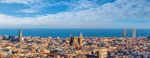 Barcelona – Blick über die Stadt mit Sagrada Familia &ndash; &copy; basiczto - Fotolia