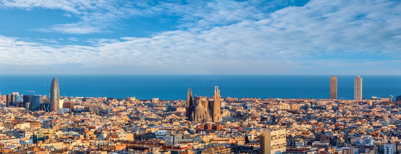Barcelona – Blick über die Stadt mit Sagrada Familia - ©basiczto - Fotolia