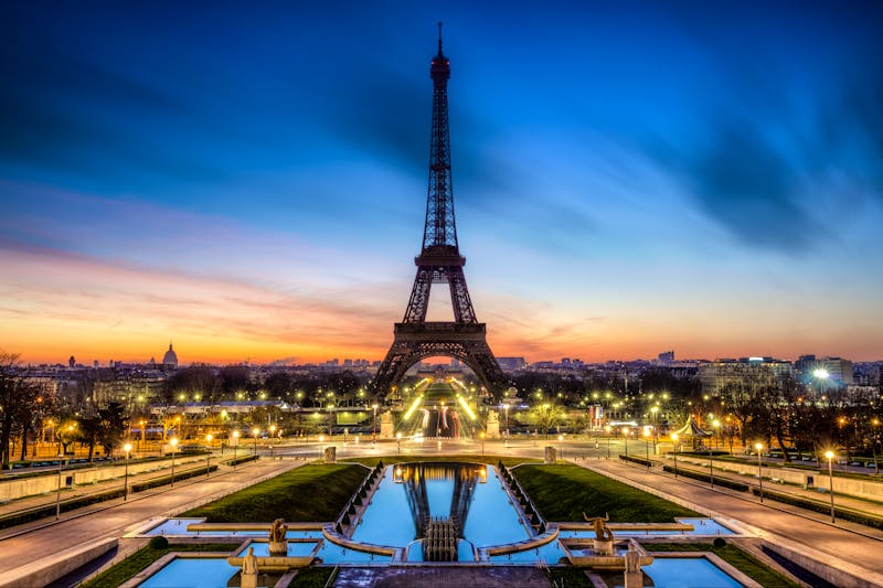 Paris am Abend - ©Beboy - AdobeStock